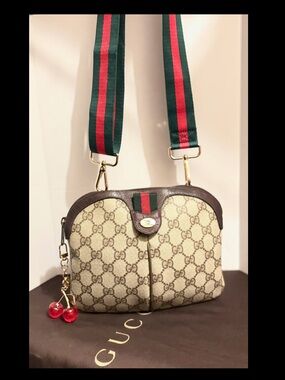 Gucci Beige GG Supreme Canvas Crossbody Bag